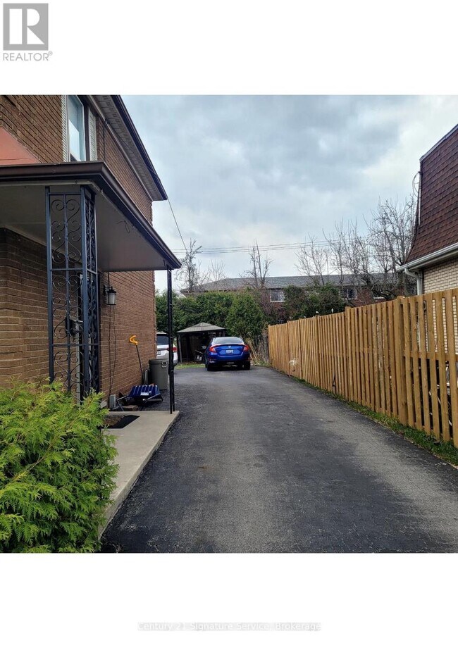 Photo du bâtiment - 1374 Charles Dr