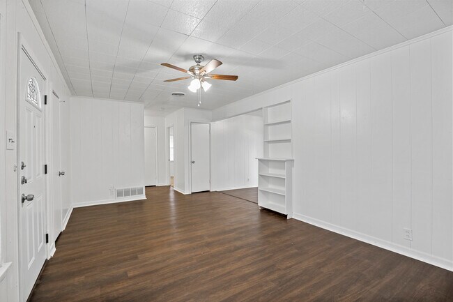 Building Photo - 711 N Carroll Blvd