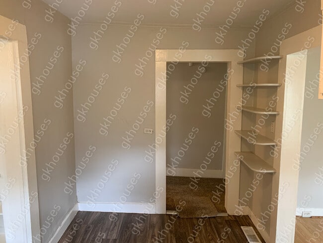 Building Photo - 633 84th St S