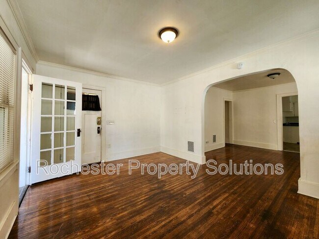 Building Photo - 83 Stratford Park