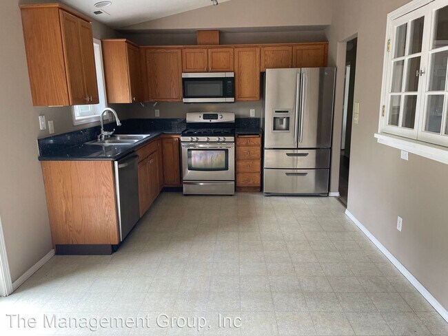 Building Photo - 4 br, 3 bath House - 2070 SW 6th Avenue