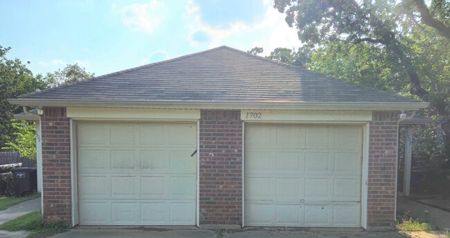 Building Photo - Room in Duplex on Stalcup Rd