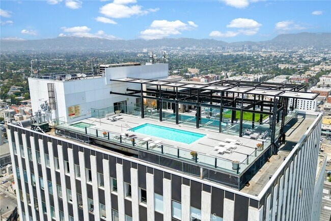 Building Photo - 3810 Wilshire Blvd