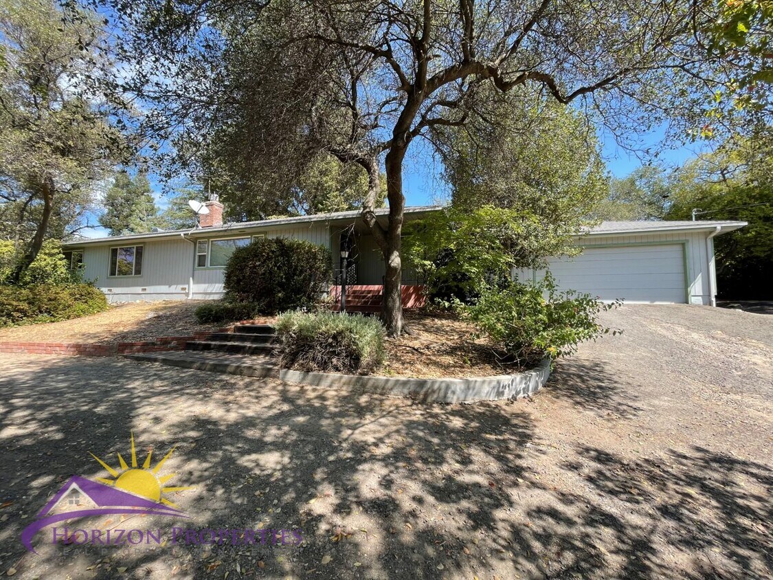 Primary Photo - Bright 3 Bed 2 Bath 1,802 Sq. Ft. Granite ...