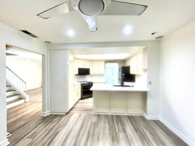 Foto del edificio - Spacious and updated Two Bedroom 2.5 Bathr...