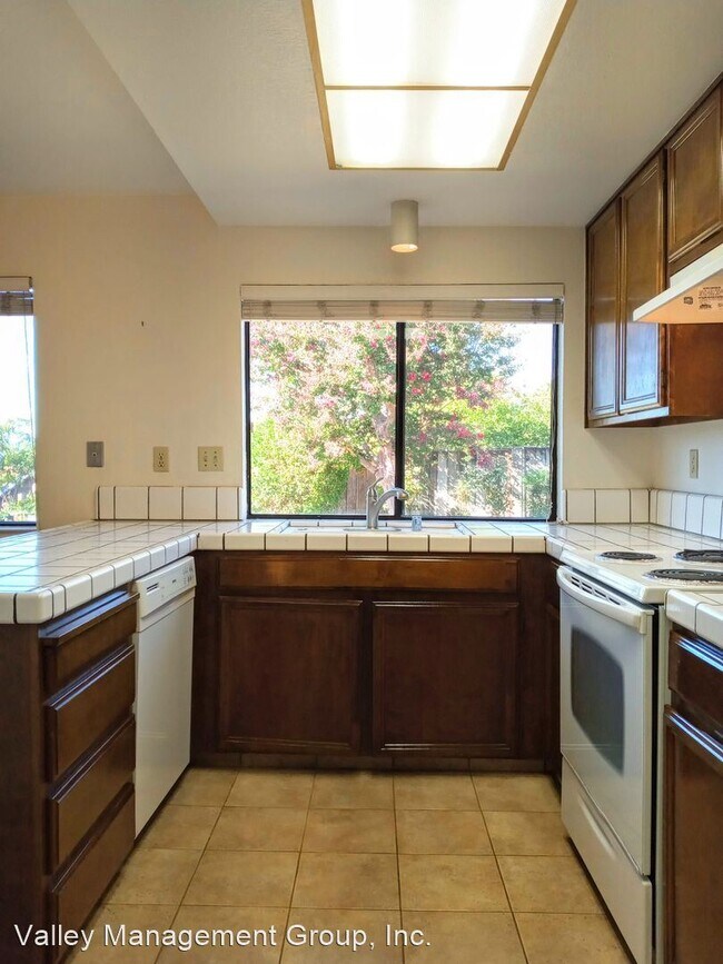 Building Photo - 3 br, 2 bath House - 2049 Flintfield Dr