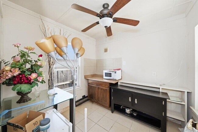 Foto del edificio - 532 Sweet Leaf Ln