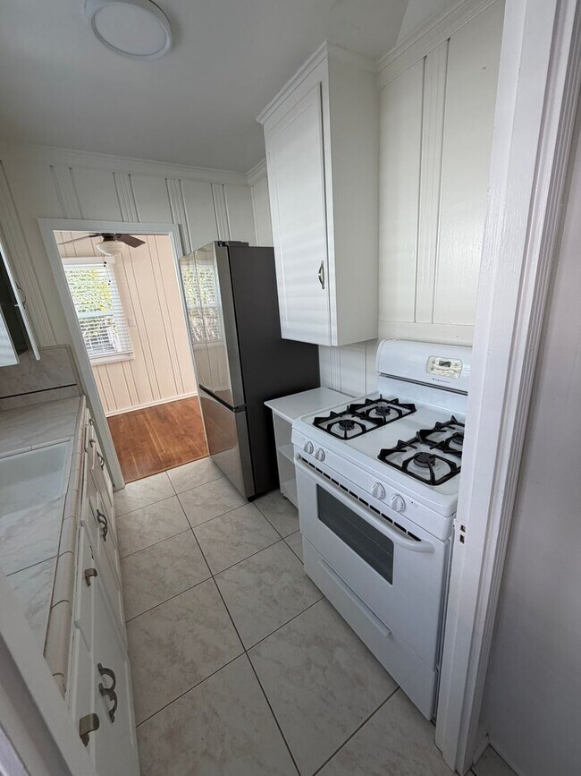 Building Photo - 4832-4834 Kansas St