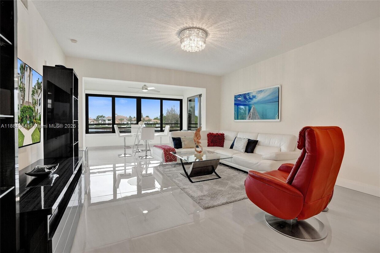 Foto principal - 925 Oak Harbour Dr