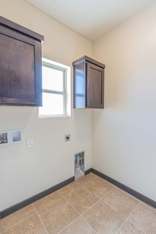 Building Photo - 9397 Senor Tedd Way
