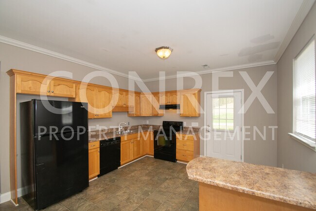 Building Photo - Open Spaces!!