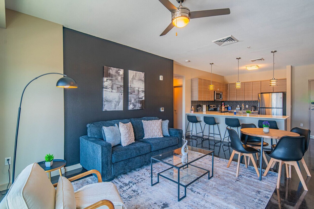 Foto principal - 295 E Roosevelt St