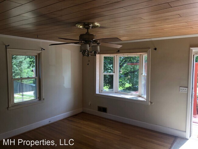 Building Photo - 3 br, 1.5 bath House - 6010 Falkirk Road