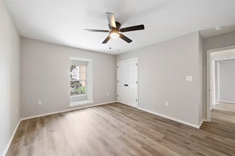 Building Photo - 9711 Linkmeadow Ln