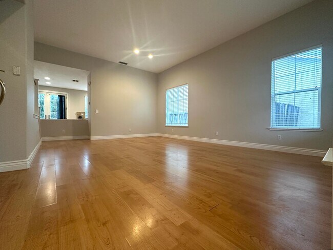 Building Photo - Beautifully updated 5 bedroom in Antioch