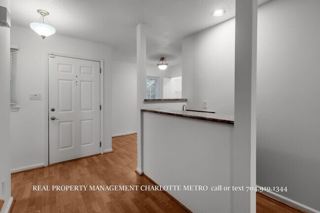 Foto del edificio - Charming HOME in Prime South Charlotte Location!