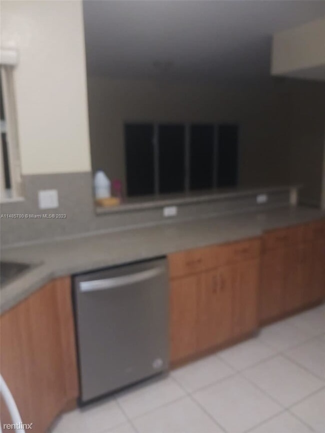 Building Photo - 3 br, 2.5 bath House - 924 SW 6th Ct # 0
