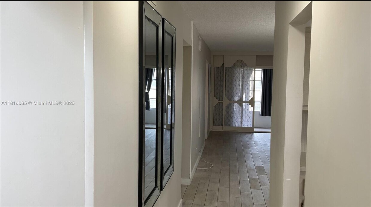 Foto principal - 200 Ashbury Rd