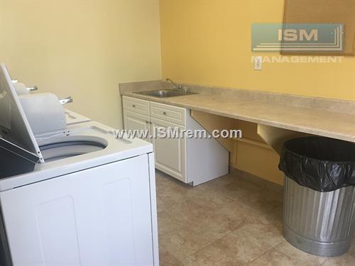 Foto del edificio - 633 Hot Springs Rd