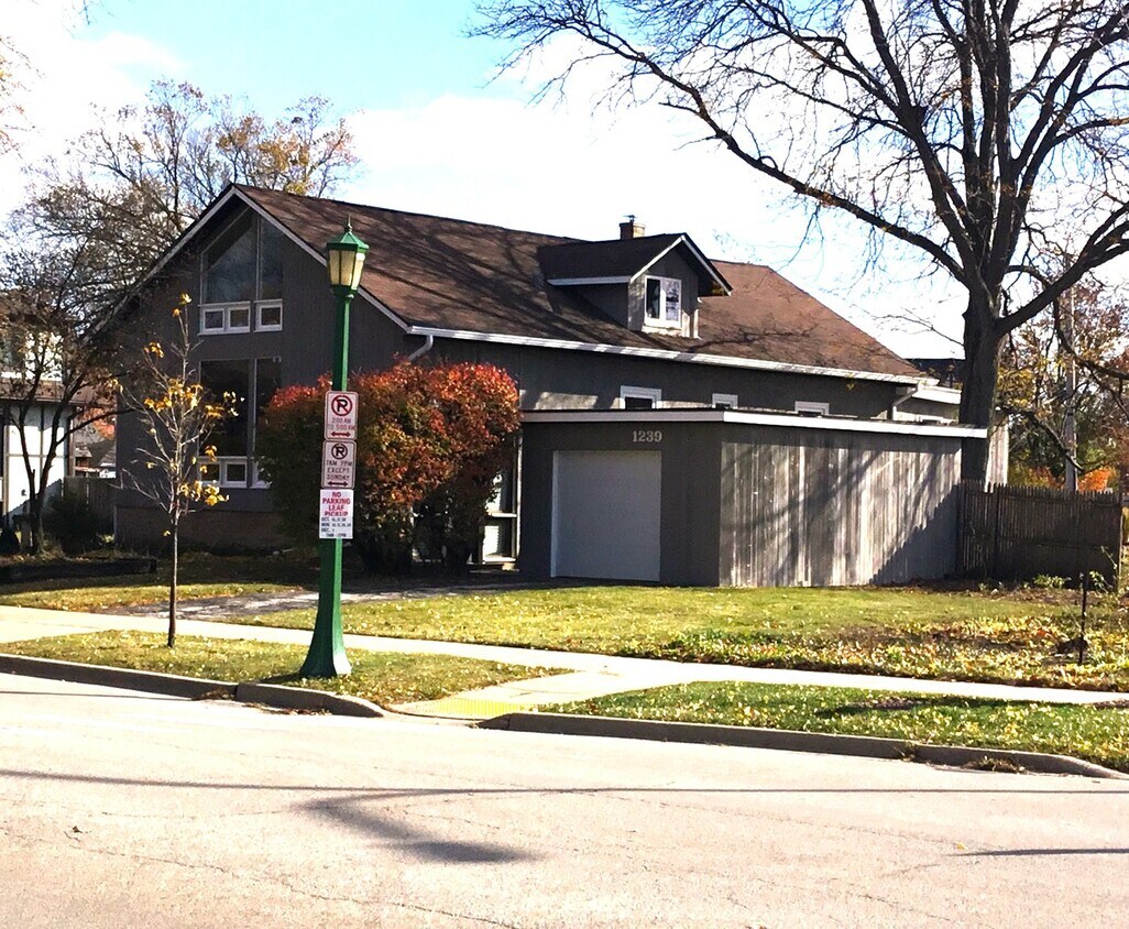 Primary Photo - 1239 Lake Ave