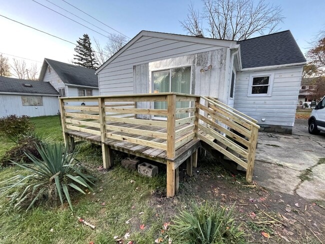 Building Photo - 2521 Stobbe St