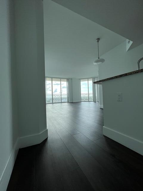 Foto del edificio - 350 N Federal Hwy