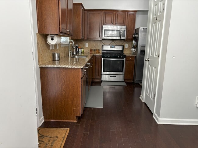 Building Photo - 5600 Moresby Ct