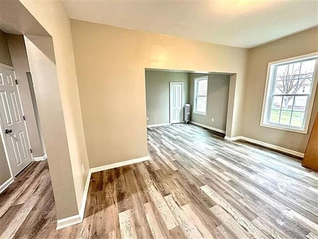 Building Photo - Beautiful 3 bedroom home