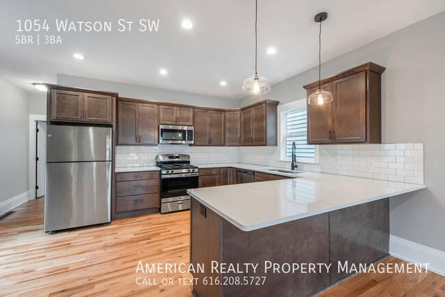 Building Photo - 1054 Watson St SW