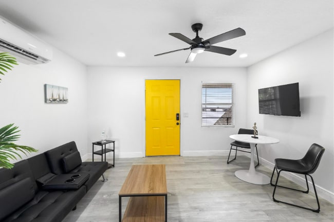 Photo - 1824 Lake St Apartment