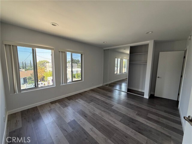 Foto del edificio - 10214 McClemont Ave