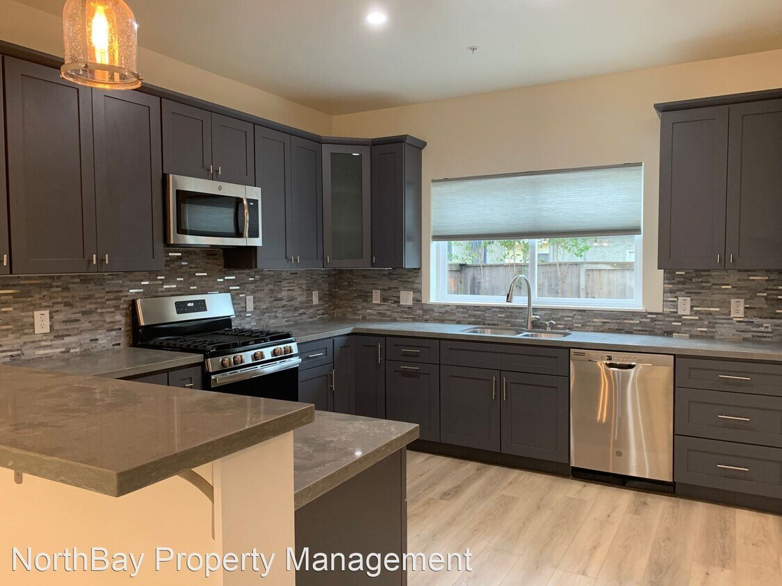 Primary Photo - 3 br, 2.5 bath House - 356 Ridgeway Avenue