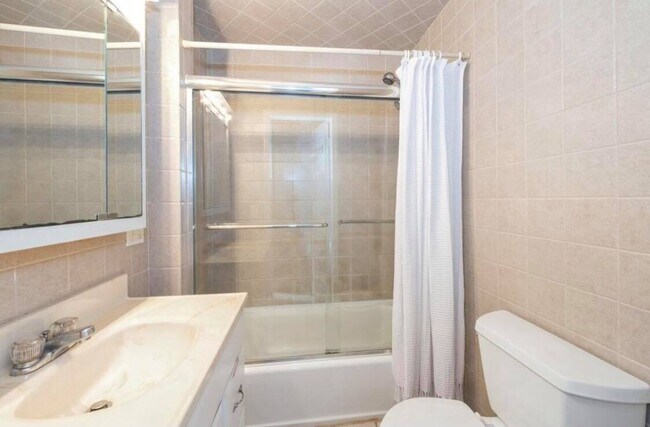 2FL Bath - 221 Bay 8th St