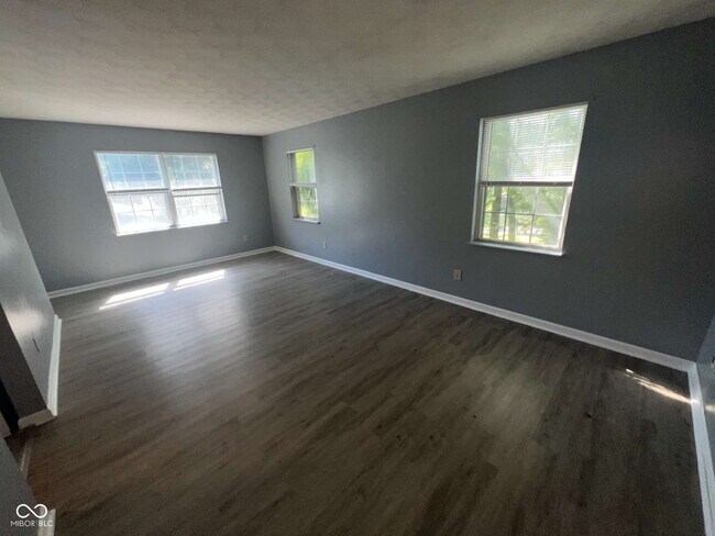 Foto del edificio - 1310 Millerwood Ct