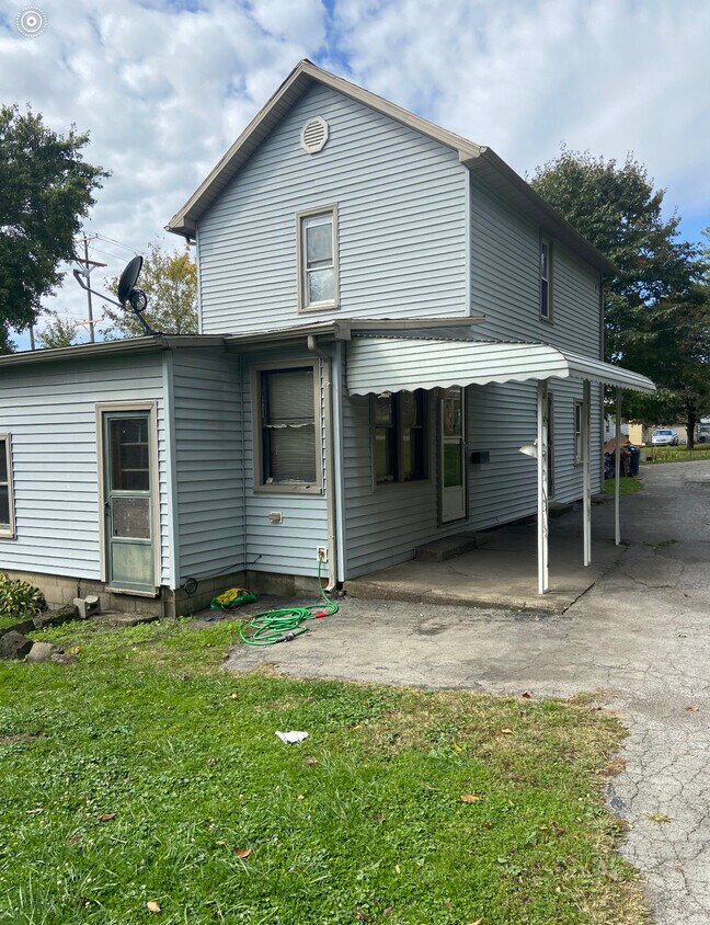 Primary Photo - 137 6th St