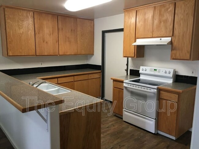 Foto del edificio - 415 N Park St