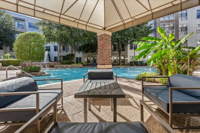 Foto del edificio - 800 Lake Carolyn Pkwy