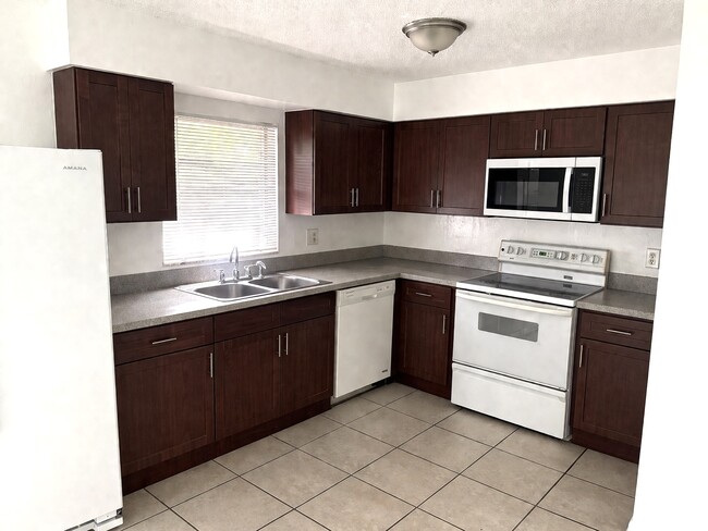 Foto del edificio - 8521 Chinaberry Dr