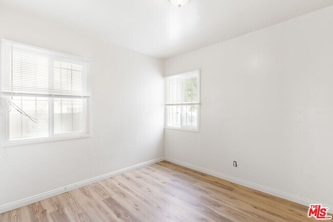 Foto del edificio - 6532 Brynhurst Ave