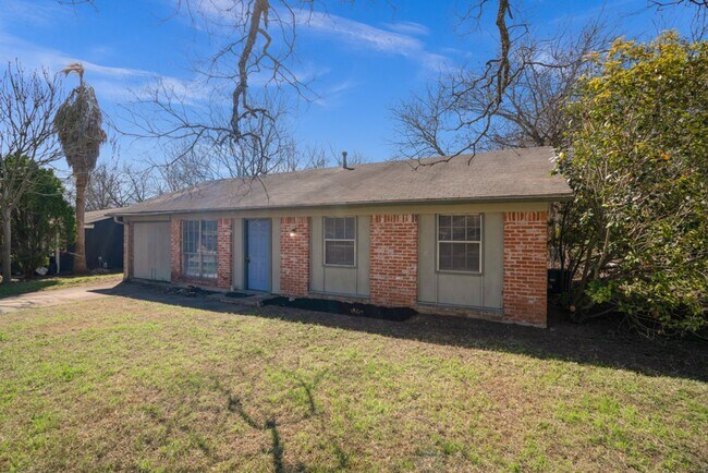 Foto del edificio - 809 Eberhart Ln