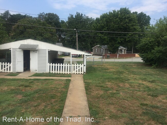 Foto del edificio - 3 br, 1 bath House - 2505 Yanceyville Street