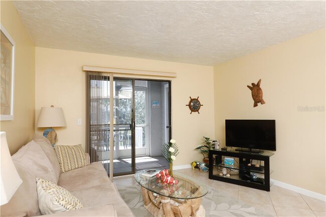 Foto del edificio - 9141 Lake Dr