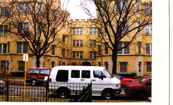 Building Photo - 6436-6442 N Leavitt St