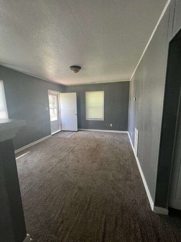Foto del edificio - This charming 1-bedroom, 1-bathroom duplex is available to pre-lease for 08/14/2026 move in date.