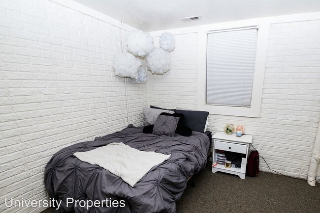 Building Photo - 7 br, 3 bath Room For Rent - 3655 Willow Run