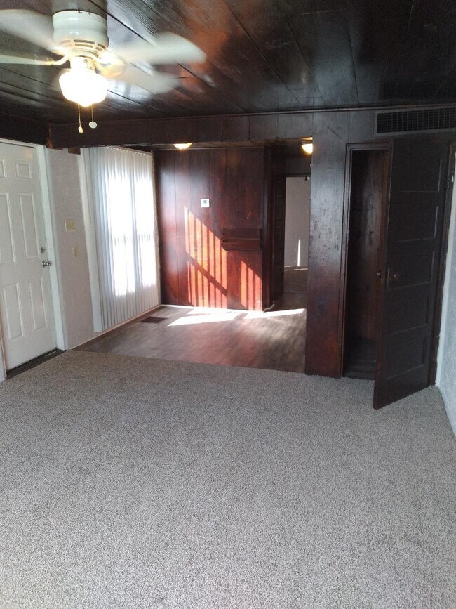 Dining area - 5126 East 21st St