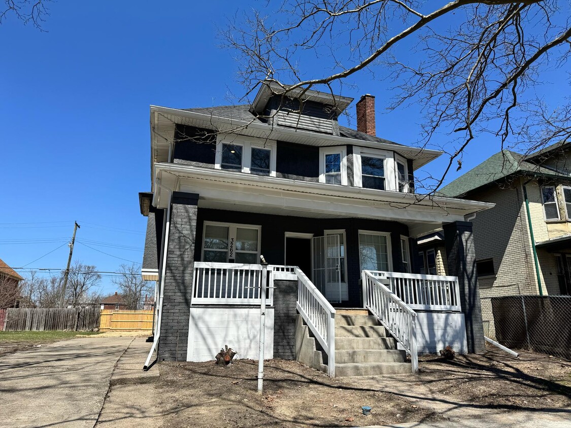 Primary Photo - 3262 Hogarth St