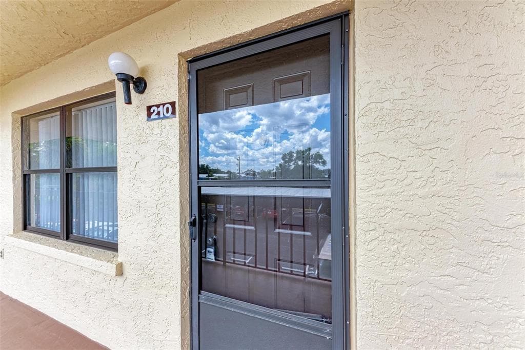 Foto principal - 305 30th Ave W