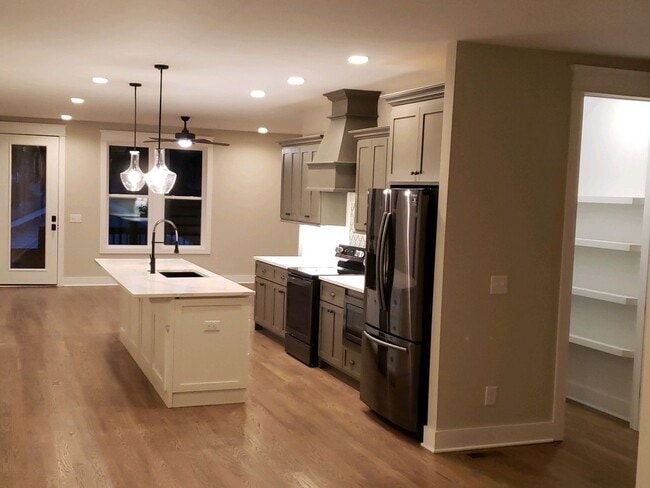 Foto del edificio - Charming 3-Bedroom, 2.5-Bath Home in Prime Downtown Nashville Location