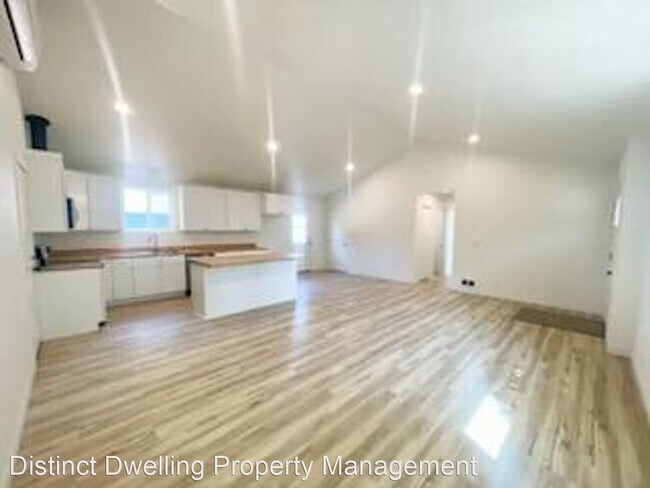 Building Photo - 3 br, 2 bath House - 1246 Hughes St.